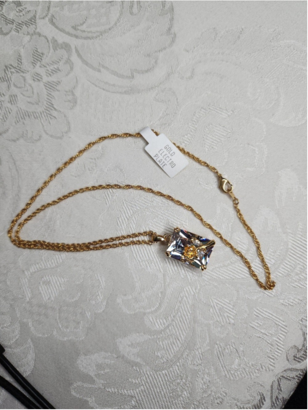 Princess Cut Crystal +ROSE Pendant necklace, gold plated, 18", new
